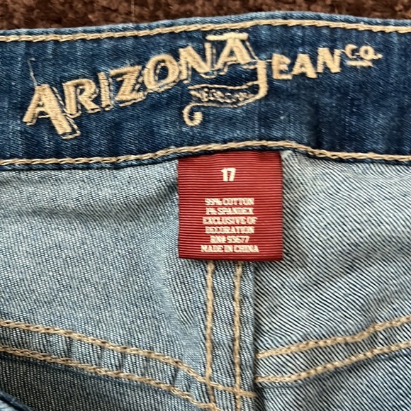 Arizona Jean Co. - Jr. Size 17 - Denim Capris - Picture 4 of 5